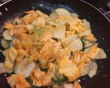 Foto del paso 7 de la receta: Pasta con zapallito italiano y sus flores
