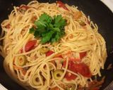 Foto del passaggio 7 della ricetta Linguine al tonno "capricciose"