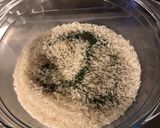 Une image de l'étape 2 de Riz à l aneth et bouillon de gambas.