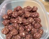 Foto langkah ke 2 dari resep Semur Bola-Bola Daging Kentang.