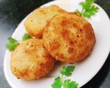 A picture of step 3 of Sooji ki kachori.