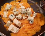 Foto del paso 3 de la receta: Agnolotti con zapallo y queso azul