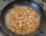 A picture of step 7 of Chicken sauté chasseur.