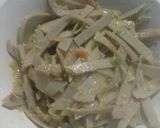 Foto langkah ke 3 dari resep Tumis kulit singkong.