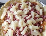 A picture of step 3 of Chicken and Ham Pizza.