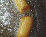 A picture of step 2 of Chocolate coated banana pops.