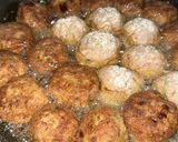 A picture of step 1 of Meatballs with Spanish-Style Sauce.