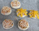 Foto del paso 1 de la receta: Champiñones con surimi, gambas y cheddar con espárragos al ajillo