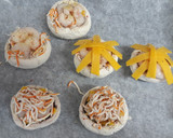 Foto del paso 1 de la receta: Champiñones con surimi, gambas y cheddar con espárragos al ajillo