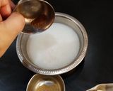 A picture of step 2 of Makhana Raita.
