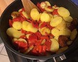 Une image de l'étape 5 de Pommes de terre et poivrons rouges aux herbes aromatiques.
