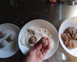 A picture of step 4 of Grandma's Meatballs - with Tomato Oregano Sauce.