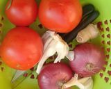 A picture of step 1 of Onion and tomato gravy.