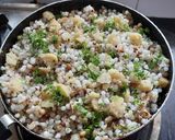 A picture of step 4 of Sabudana khichadi.