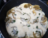 Foto del paso 3 de la receta: Tortilla tipo pizza base 🍅🧀