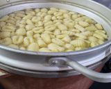 Foto del paso 2 de la receta: Ñoquis sin gluten con puré instantáneo
