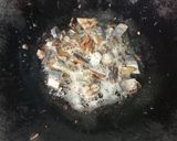 Foto langkah ke 1 dari resep Tumis Toge Ikan Asin.