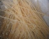 A picture of step 1 of Chicken tikka speghti pasta.
