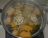 A picture of step 1 of Vegan Brown Rice Noodle Pho.