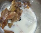 A picture of step 2 of Chickoo shake.
