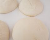 Foto del passaggio 3 della ricetta Calzoni ripieni 🤤😋🙂