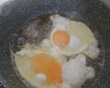 Foto langkah ke 1 dari resep Telur Ceplok Kuah Santan Pedas.