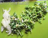 Une image de l'étape 1 de Coquillettes aux feuilles de chou-fleur.