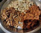 A picture of step 2 of Dry Fruit Gond Laddu.