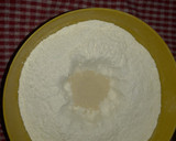 Foto del paso 1 de la receta: Medialunas de manteca
