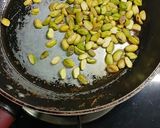 A picture of step 3 of Pista kunafa chocolate.
