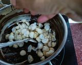 A picture of step 3 of Chocolate Makhana Cone.