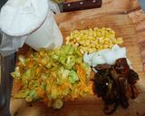 Foto del paso 1 de la receta: Pollo en crema con elote y flor de calabaza