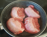 Foto del paso 1 de la receta: Galta de cerdo guisada con verdura y tomate seco a la Camarlenca