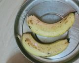 A picture of step 1 of Banana shake.