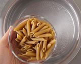 A picture of step 1 of White sauce pasta (veg).