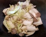 Foto langkah ke 3 dari resep Tumis Sawi Putih Bakso.