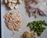 A picture of step 2 of Schezwan matar paneer corn masala.