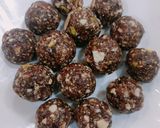खजूर ड्रायफ्रुट्स लाडू (khajur dry fruits ladoo recipe in marathi) रेसिपी स्टेप 6 फोटो 