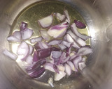 Foto del paso 1 de la receta: Crema de guisantes con champiñones al ajillo y toque de yogur