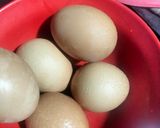 Foto langkah ke 1 dari resep Telur Ceplok Masak Kecap.
