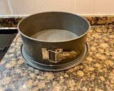Foto del paso 2 de la receta: Pastel de yogur y manzana