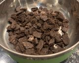 Foto del paso 1 de la receta: Postre oreo sin cocción🐷
