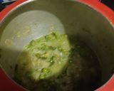 A picture of step 5 of Hariyali Pav bhaji.