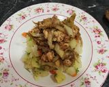 Foto del paso 6 de la receta: Salteado de pollo con ensalada de papas con zanahoria