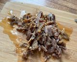 Hình bước làm 2 của món Salad Friseline Trộn Cá Cơm Muối