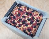 Pas rețetă Prăjitura de ricotta cu căpșuni și afine 8 fotografie