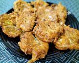 Foto del paso 5 de la receta: Tortillitas de cebolla especiada
