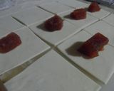 Foto del paso 2 de la receta: Pastelitos criollos con dulce de membrillo al horno