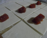 Foto del paso 2 de la receta: Pastelitos criollos con dulce de membrillo al horno