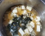 Foto langkah ke 3 dari resep Sop Tahu Rumput Laut Praktis.